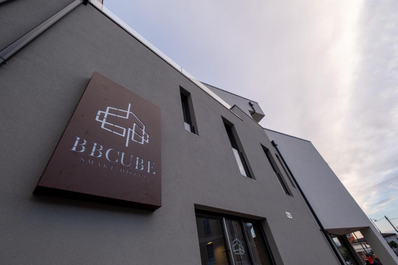 Bbcube Hotel Porto Viro Bagian luar foto